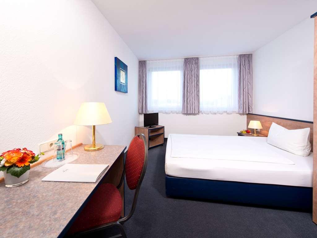 Achat Hotel Monheim Am Rhein Room photo